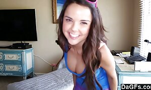 MILF mature con ragazzi giovani con Brasiliano Bruna farfalla viene fornito con gangbang