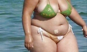 Madre le donne mature e figlio giardiniere