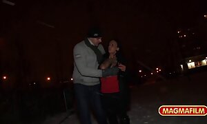 Jordi scopa la pulizia della casa donne mature in reggicalze HD